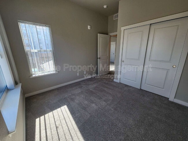 Building Photo - 305 High Point Dr