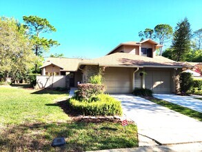 Building Photo - Single-Story Townhome with Garage/Driveway...