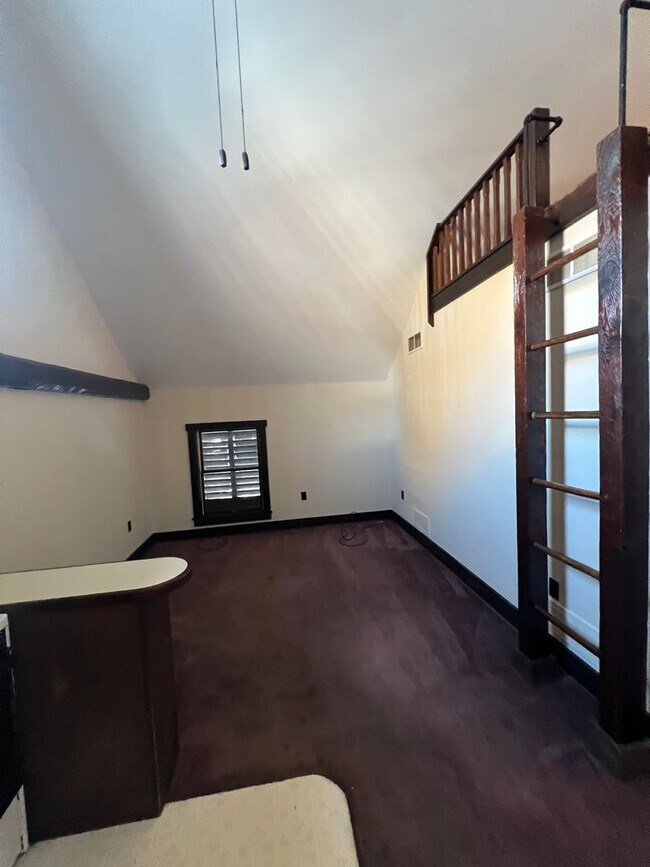 Building Photo - Downtown Apartment Carlisle Hidden Gem.