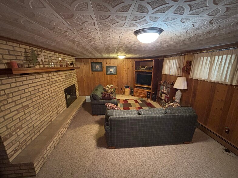 Building Photo - 13936 2 Mile Rd NE