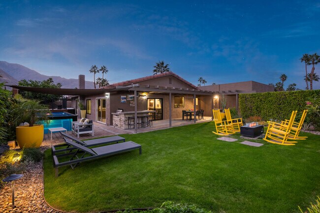 Building Photo - 1289 E Caleta Way
