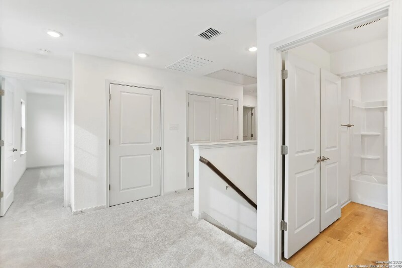 Building Photo - 401 W Commerce St