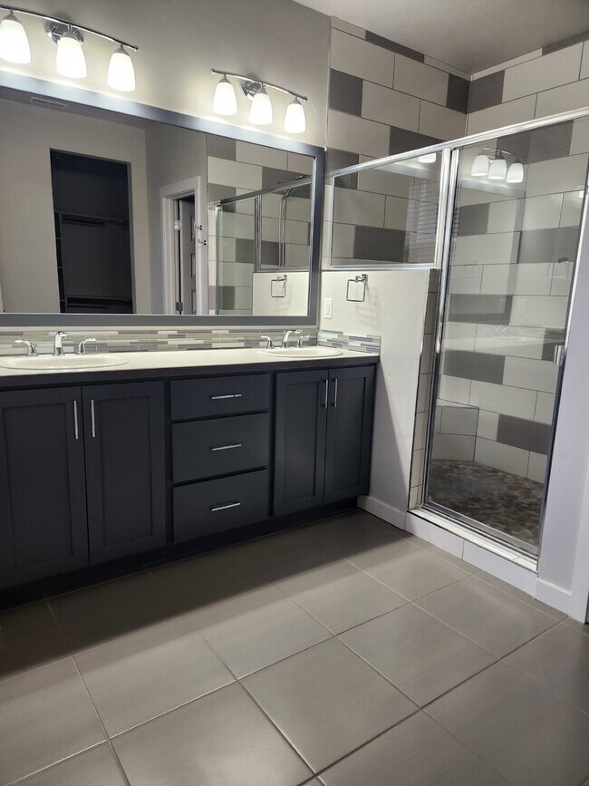 Building Photo - Spacious 4-Bedroom Rental Home with Quartz Countertops in Meridian!
