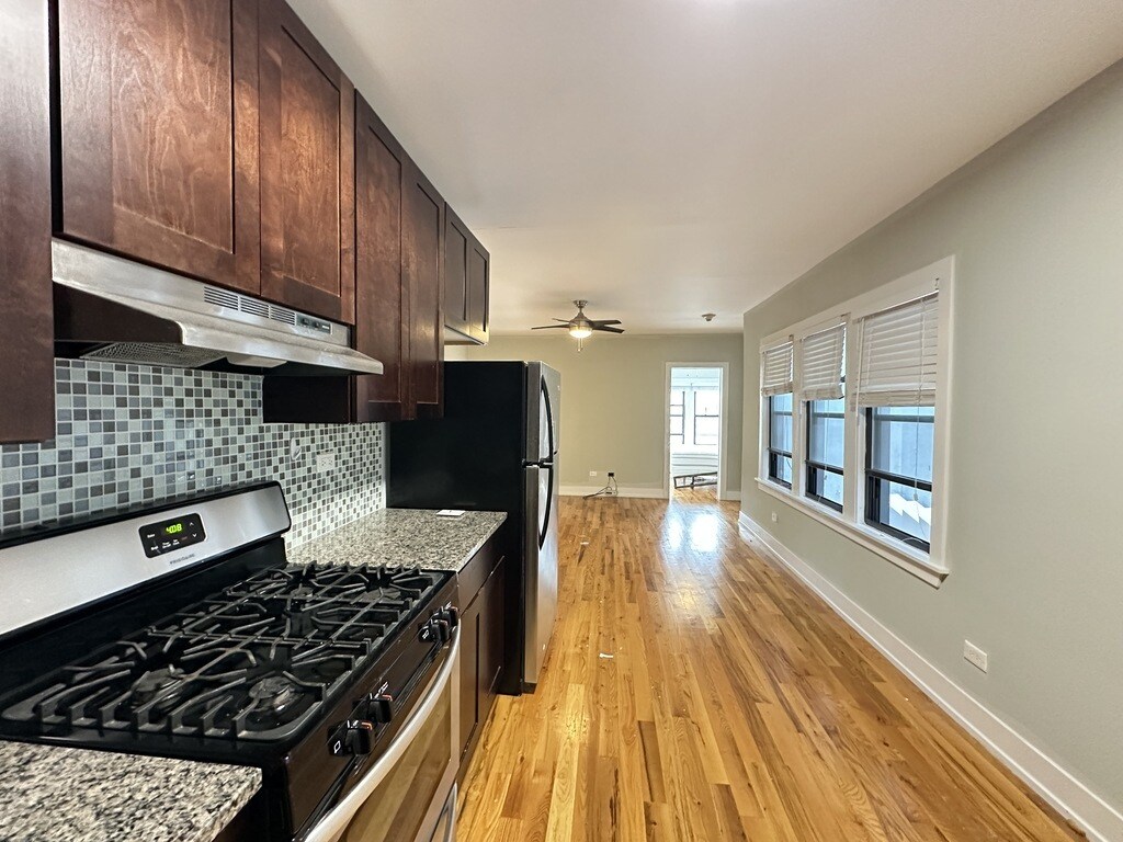 Building Photo - 811 Elm St