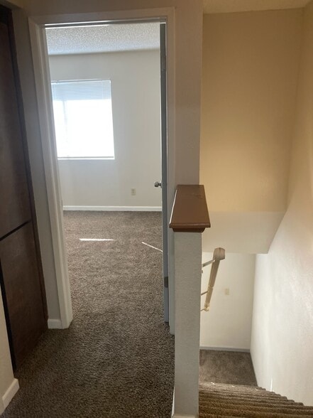 Building Photo - 1099 Stonegate Cove Dr