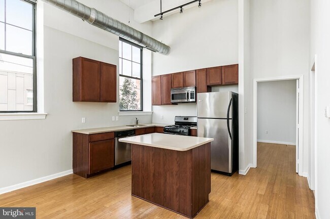 Building Photo - 1637-39 Poplar St