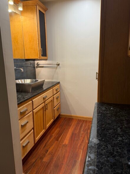 Building Photo - 504 Baum St