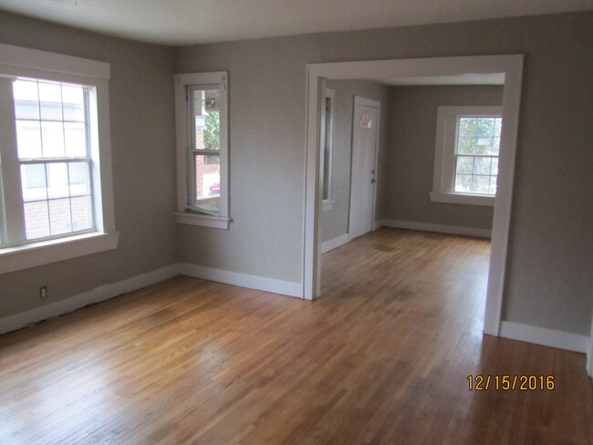 Building Photo - Nice Duplex for Rent close to Midtown - Pl...