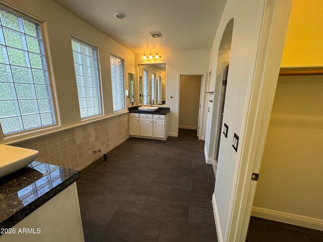 Building Photo - 1127 W Mesquite St