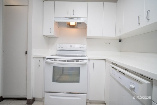 Building Photo - 2 bedroom/2 bath/1 parking in Coral Terrace