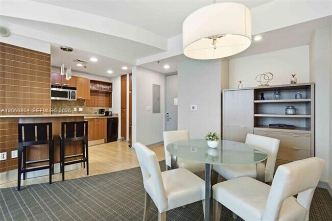 Building Photo - 1395 Brickell Ave