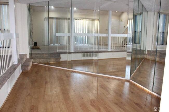 Building Photo - 157 Westgate Dr