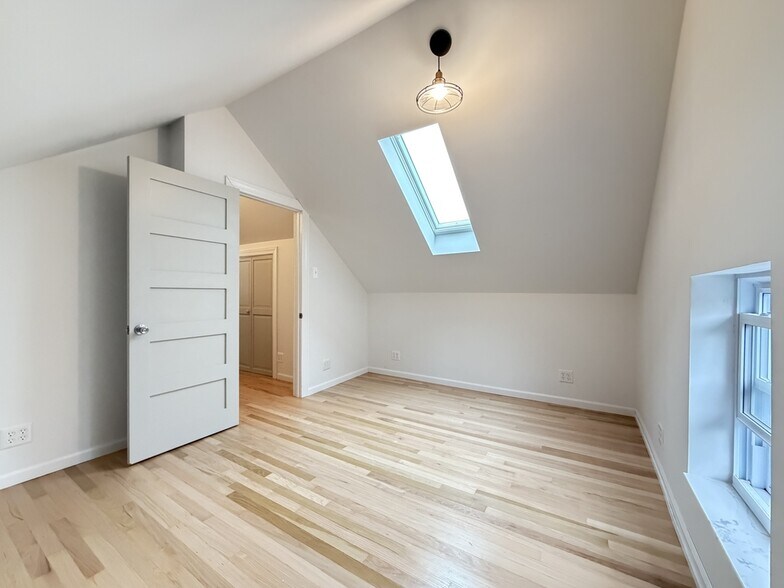 Building Photo - 1416 N Bosworth Ave