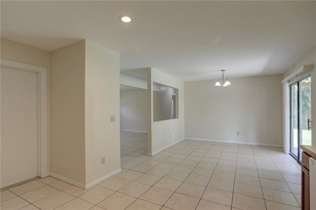 Building Photo - 950 Landsdowne Dr