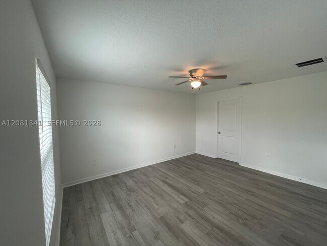 Building Photo - 2514 McKinley Dr