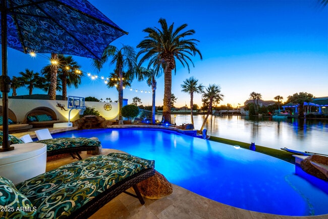 Building Photo - 1817 E Willow Tree Ct