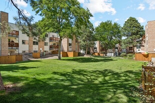 Building Photo - 2855 S Monaco Pky