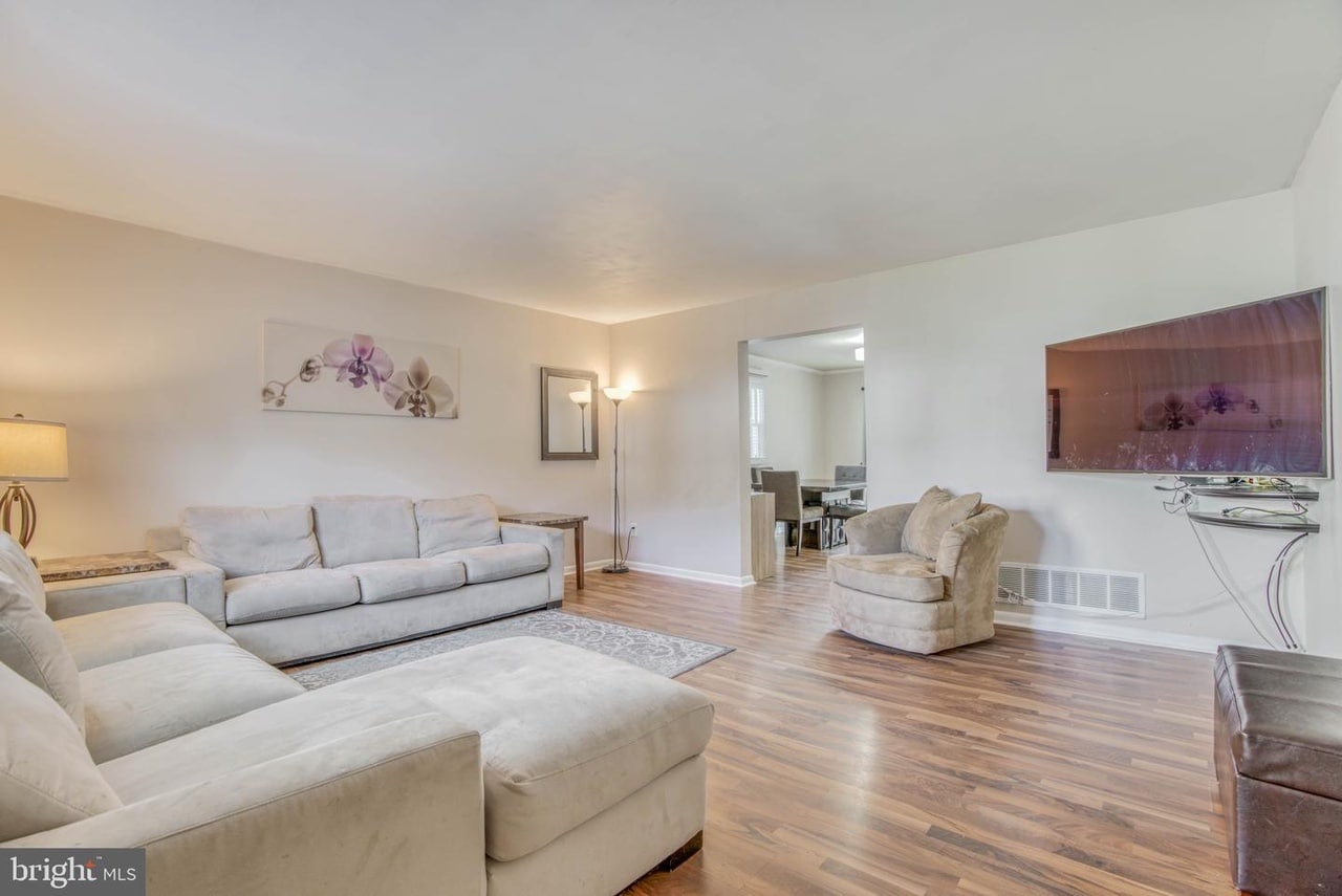 Building Photo - 9909 Maidbrook Rd