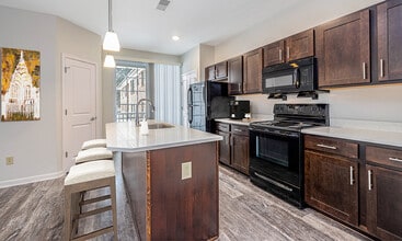 Building Photo - Green Lake Apartments and Townhomes