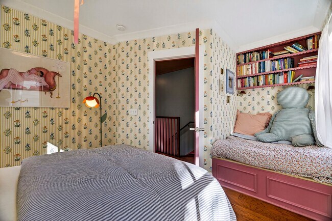 Building Photo - 214 W Gwinnett St