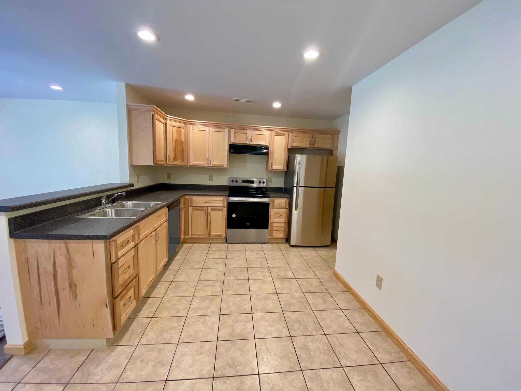 Building Photo - 814 S Spring St