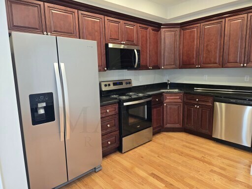 Building Photo - 58 Hawthorne St