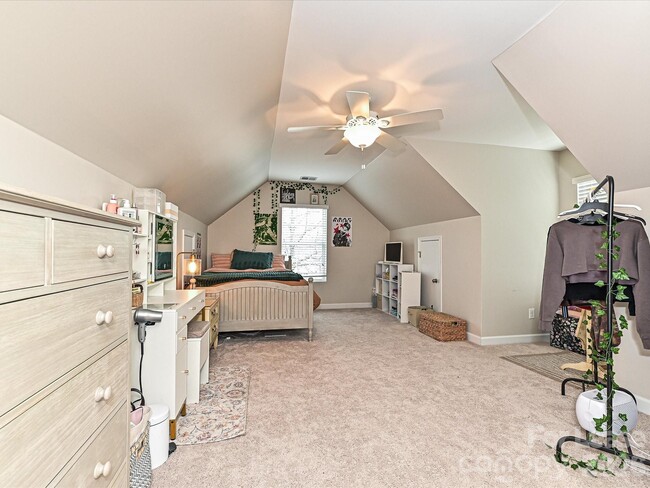 Building Photo - 17405 Caldwell Track Dr