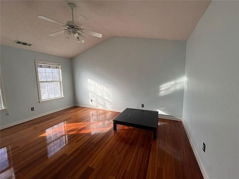 Building Photo - 1607 Heyford Cir