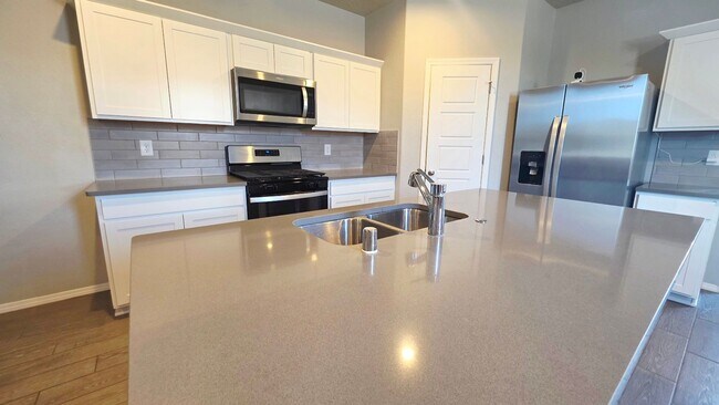 Building Photo - 748 Amatista Lp SE