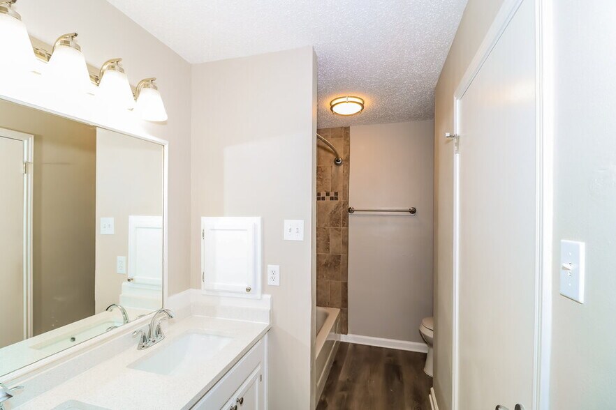 Building Photo - 911 Saunders Dr