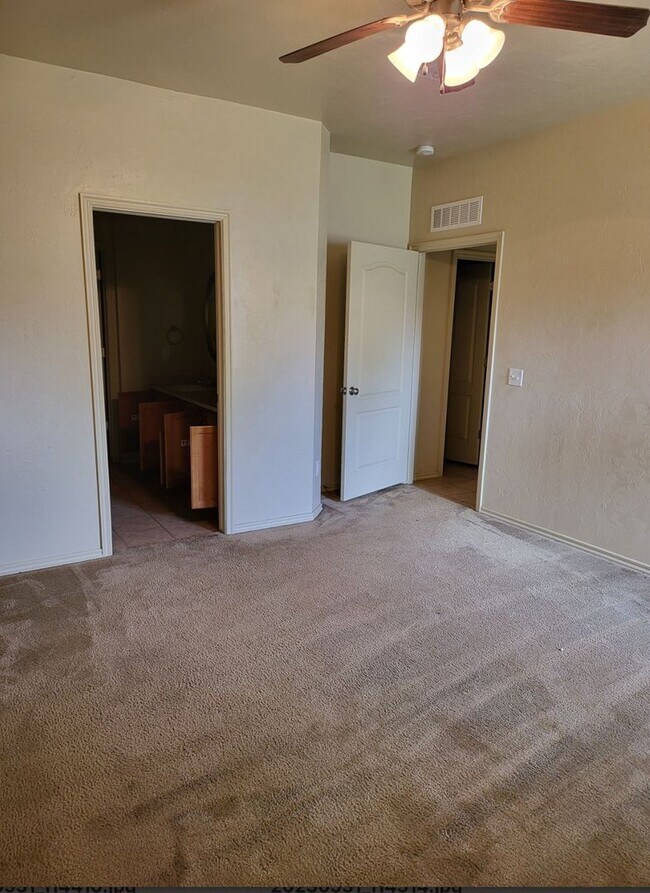 Building Photo - Welcome Home!!