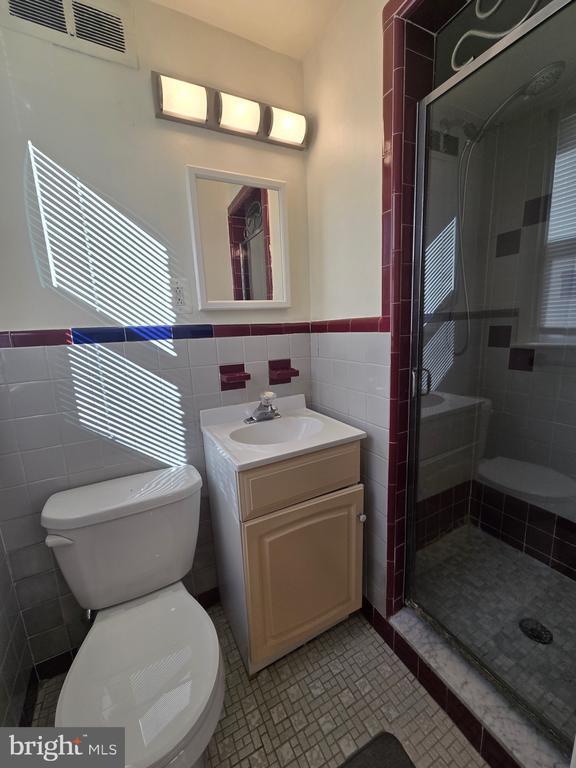 Building Photo - 6504 BRADFORD Ter