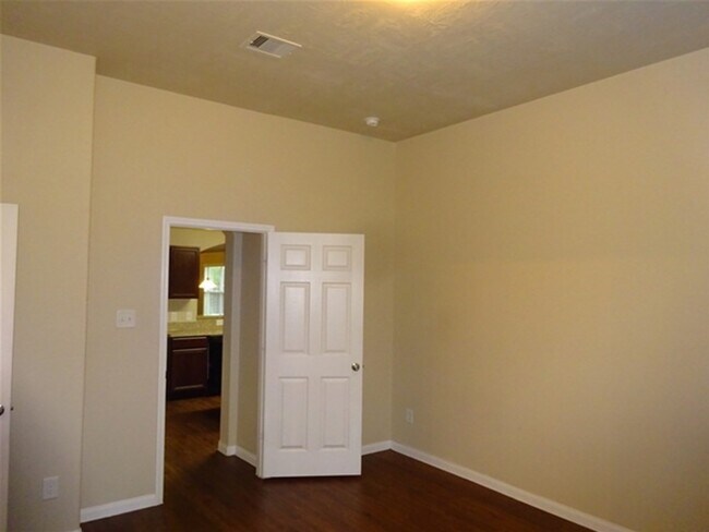 Building Photo - 2710 Bammelwood Dr