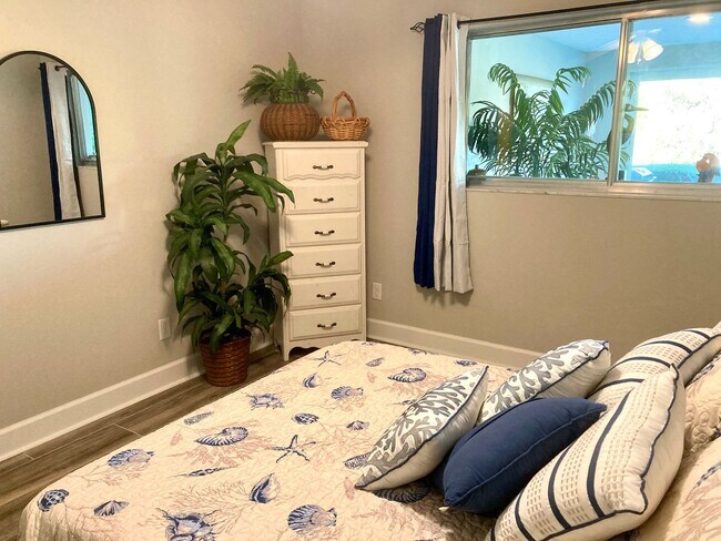 Building Photo - Completely remodeled waterfront condo!