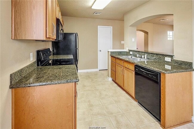 Building Photo - 4053 Southern Trace Dr