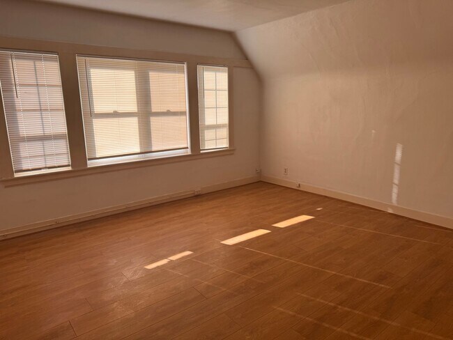 Building Photo - 2722 W Sinto Ave