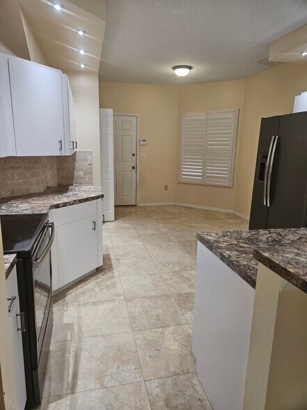 Building Photo - 1208 Clays Trl