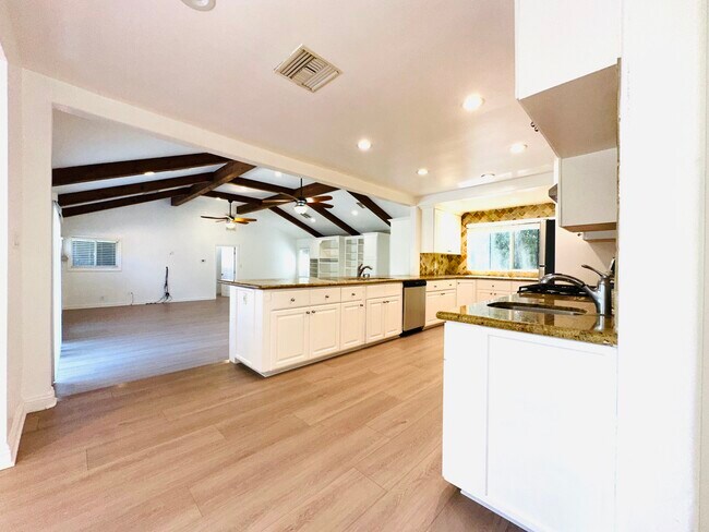 Building Photo - 5148 Otis Ave