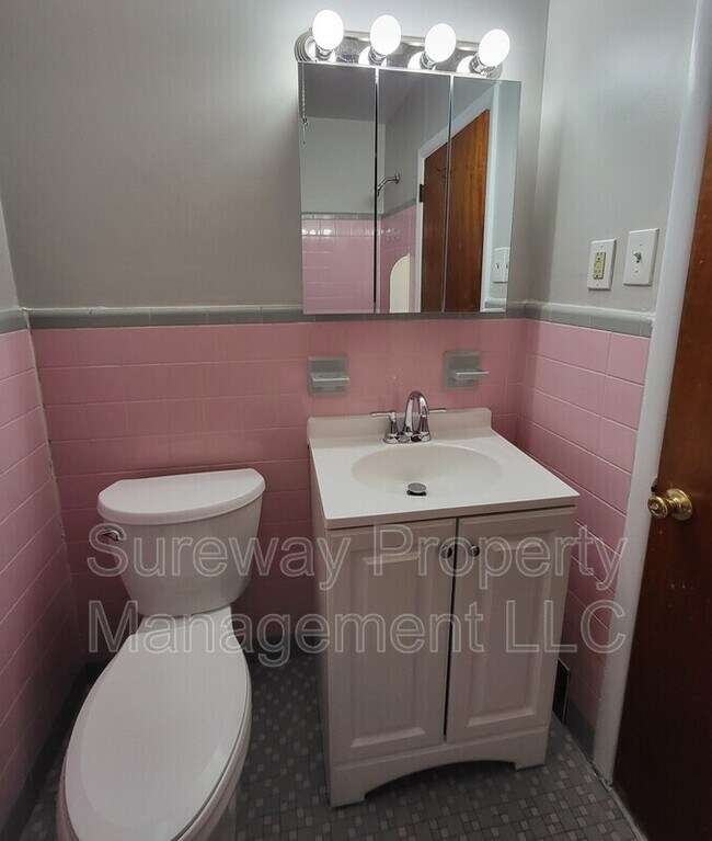 Building Photo - 9 Jeffrey Rd