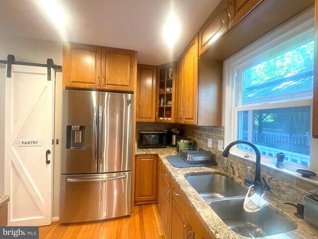Building Photo - 9220 Burnetta Dr