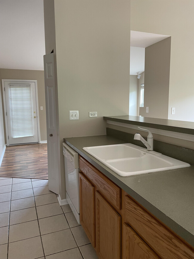 Building Photo - 1242 Brookdale Dr