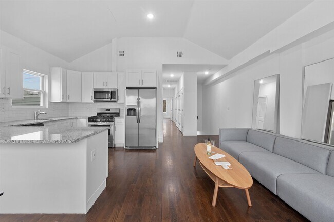 Building Photo - 111 Charles St