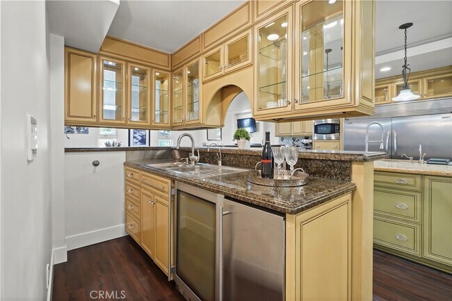 Building Photo - 7425 Vanalden Ave