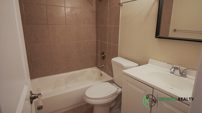 Building Photo - 125 Teakwood Ln