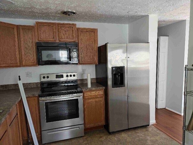 Building Photo - 4800 Megan Dr