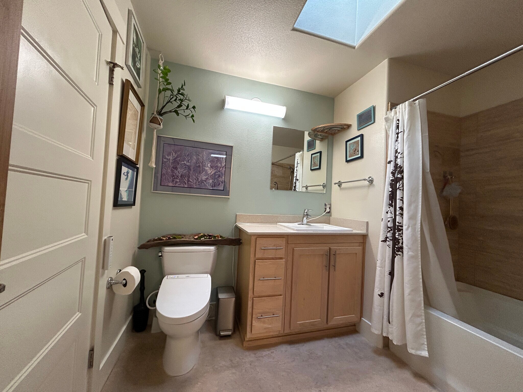 tub/shower combo - 190 Walnut Ave