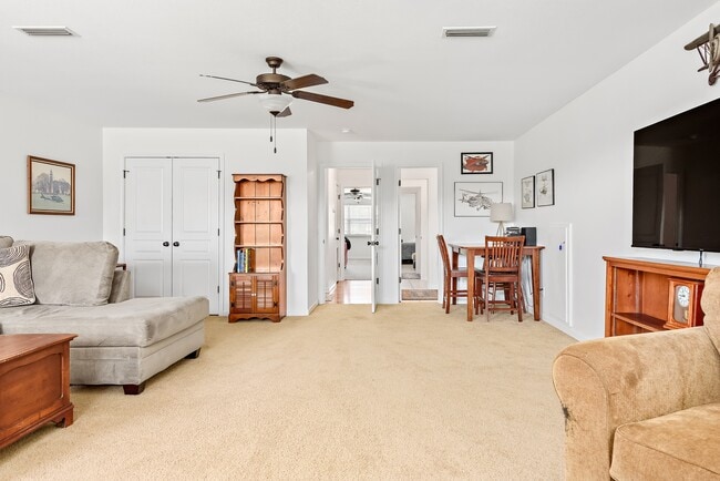 Building Photo - 304 Squirrel Hollow