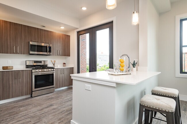 Building Photo - 16 Laurel St