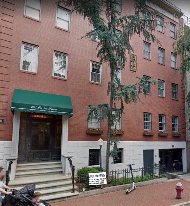 Building Photo - 125 Garden St