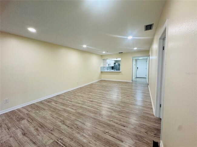 Building Photo - 1750 Belleair Forest Dr